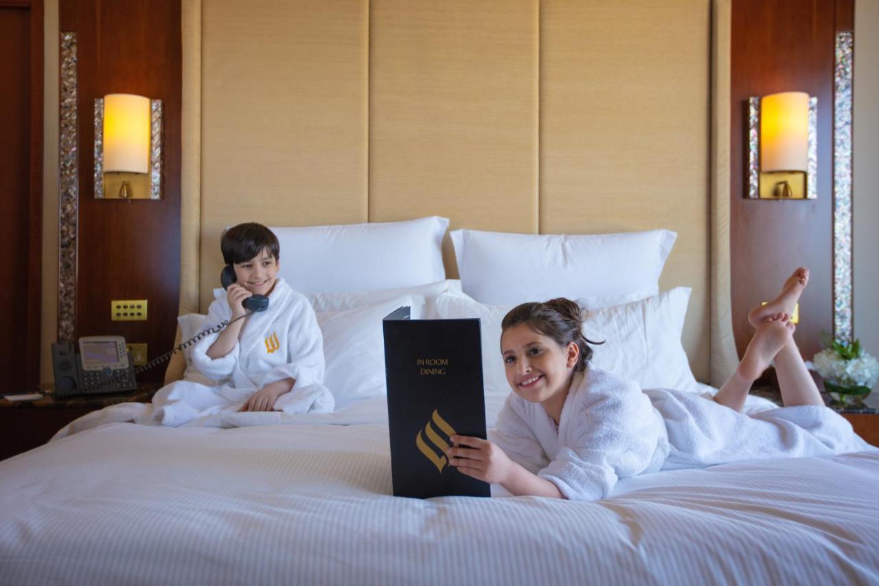 Jumeirah Messilah Beach Kuwait Kuwait City ภายนอก รูปภาพ A guest at the hotel