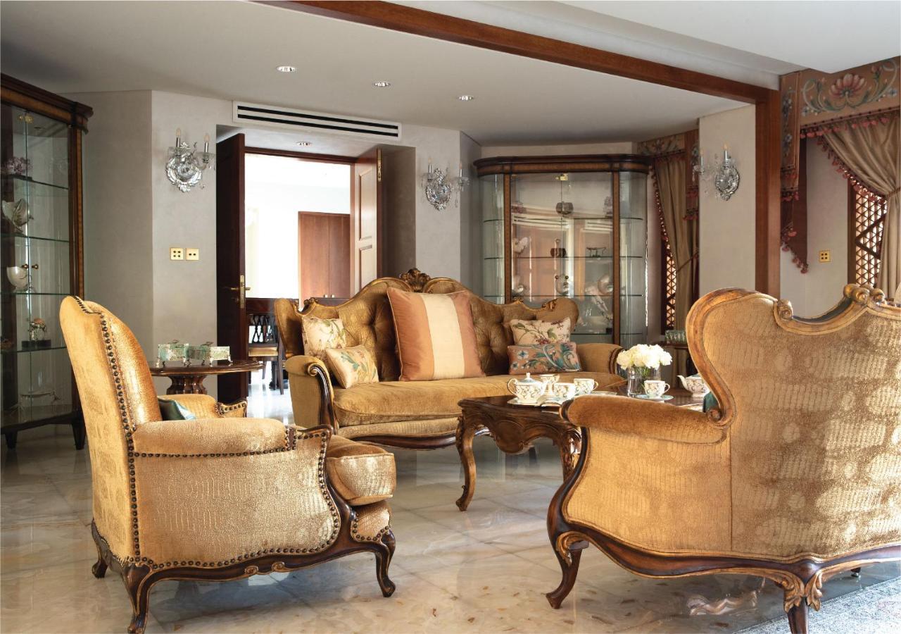 Jumeirah Messilah Beach Kuwait Kuwait City ภายนอก รูปภาพ A living room in a luxury home