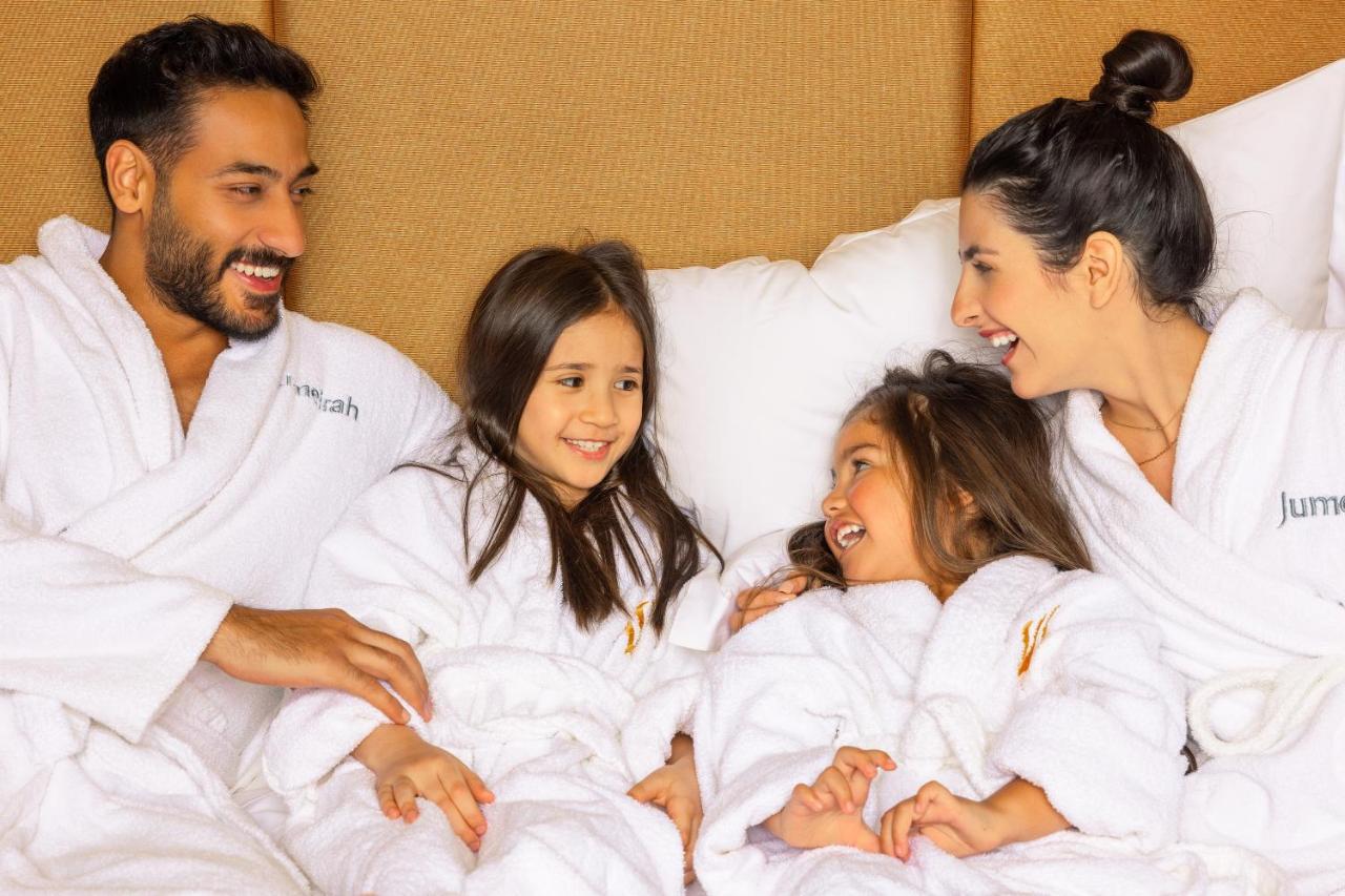 Jumeirah Messilah Beach Kuwait Kuwait City ภายนอก รูปภาพ Family at the spa