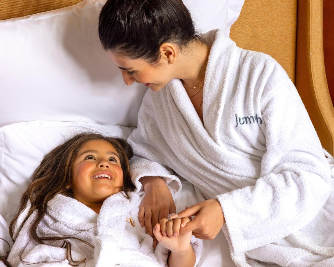 Jumeirah Messilah Beach Kuwait Kuwait City ภายนอก รูปภาพ A mother and daughter wearing bathrobes