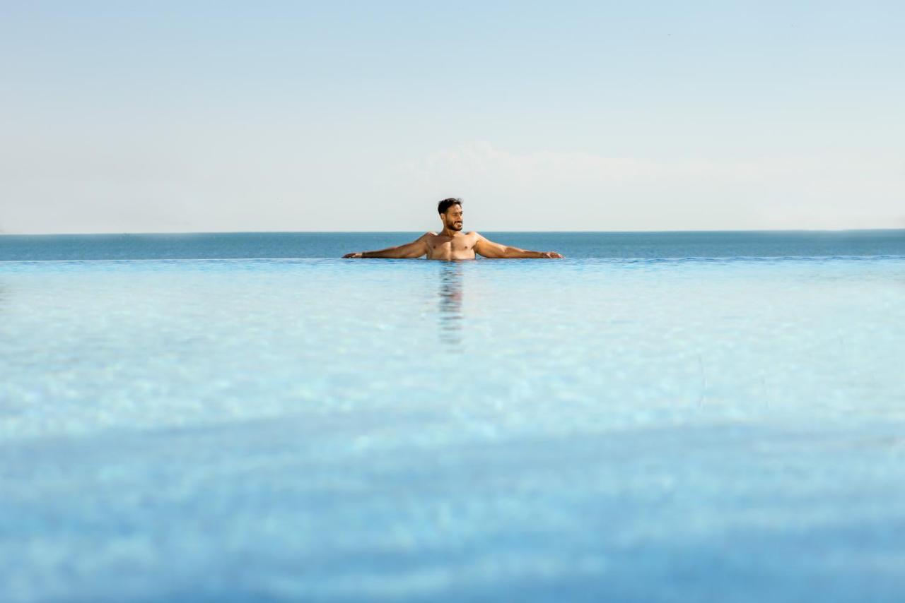 Jumeirah Messilah Beach Kuwait Kuwait City ภายนอก รูปภาพ Infinity pool