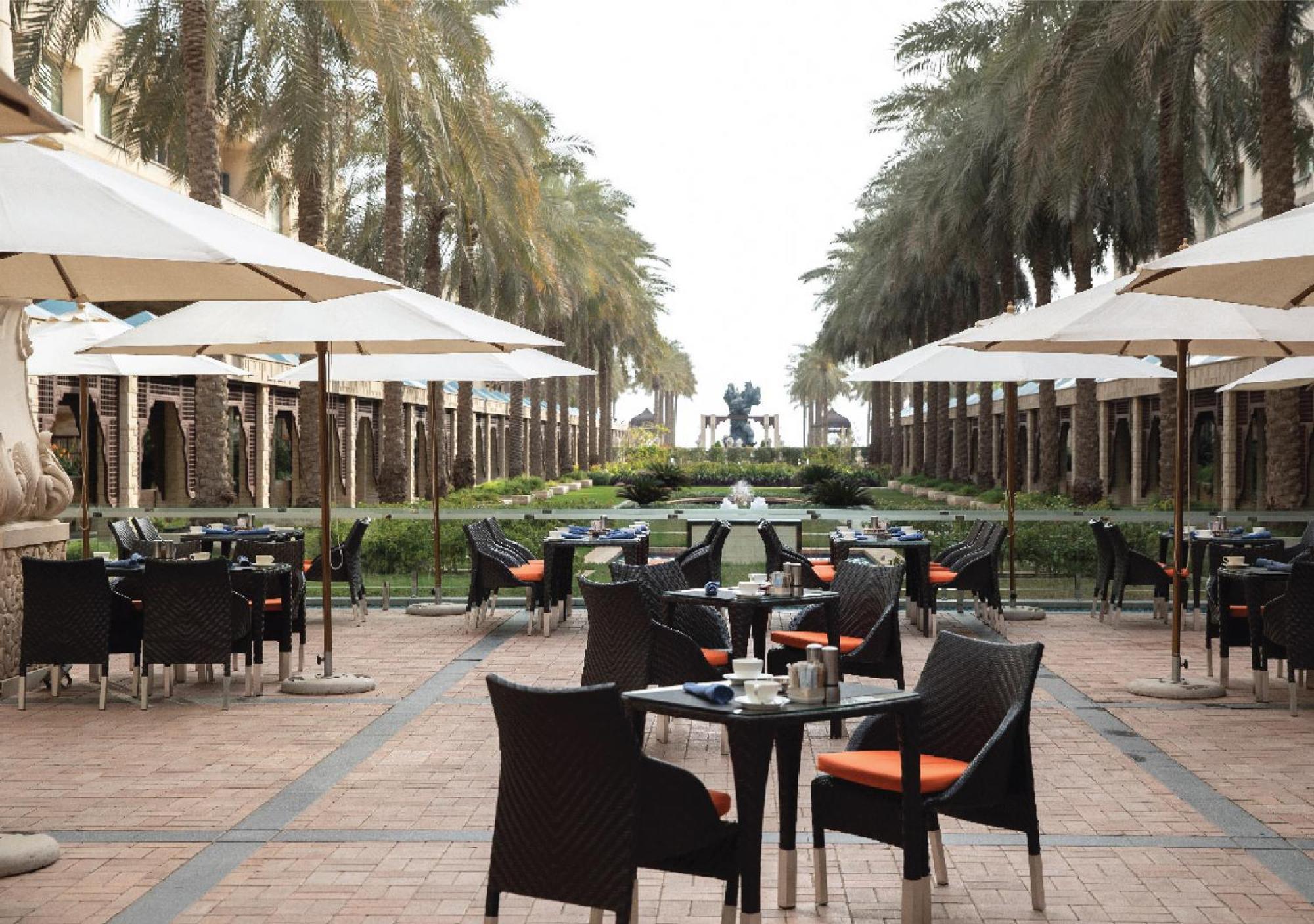 Jumeirah Messilah Beach Kuwait Kuwait City ภายนอก รูปภาพ The Palm Beach Cafe