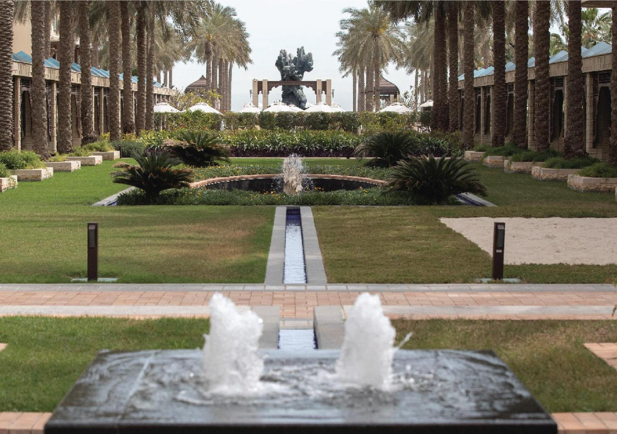 Jumeirah Messilah Beach Kuwait Kuwait City ภายนอก รูปภาพ Fountains at the resort
