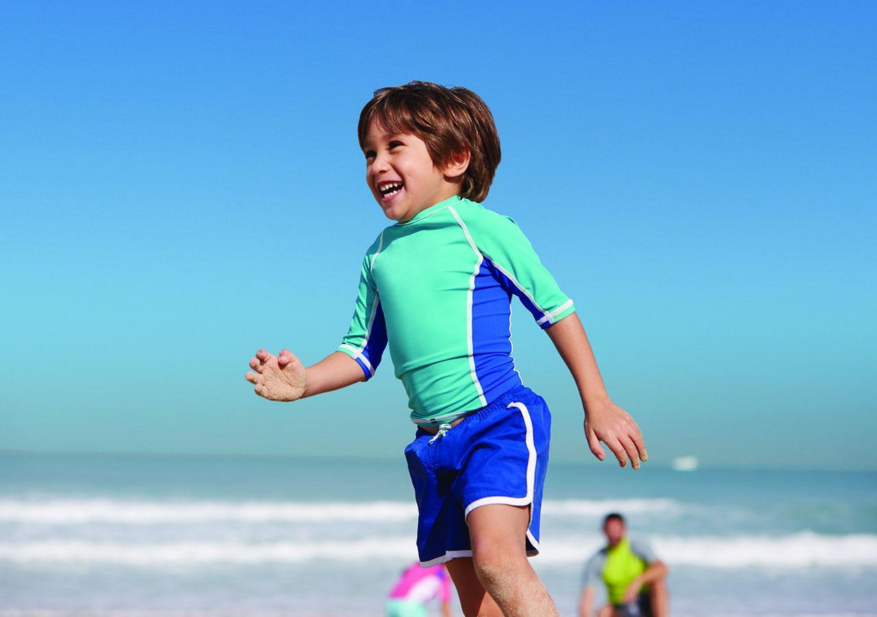 Jumeirah Messilah Beach Kuwait Kuwait City ภายนอก รูปภาพ A child wearing a rash vest