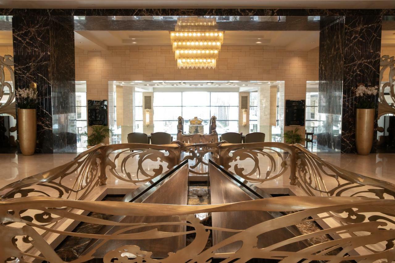 Jumeirah Messilah Beach Kuwait Kuwait City ภายนอก รูปภาพ The lobby of the Ritz-Carlton, Dubai